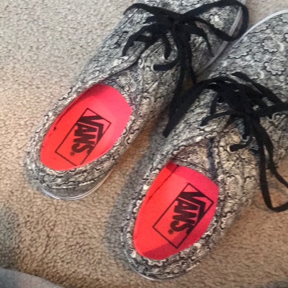 Patterned vans - Picture 3 of 7